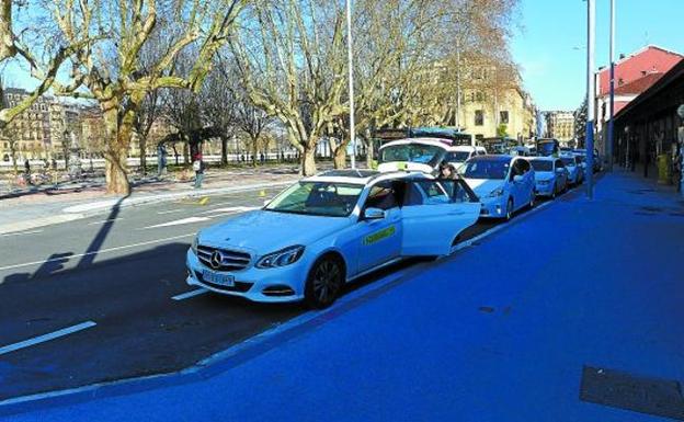 Los taxistas de Gipuzkoa pararán este miércoles de 11 a 15 horas contra Uber y Cabify