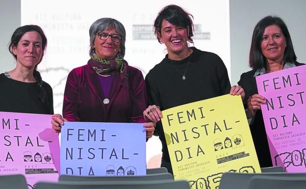 Katerin Blasco, Juana Aranguren, Leire San Martín e Izaskun Landaida, ayer durante la presentación de Feministaldia.