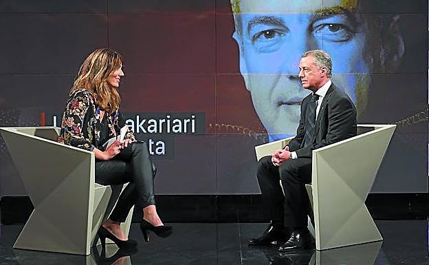 La periodista Saioa Martija entrevistó anoche al lehendakari en el programa Ahoz Aho+ de ETB1. 