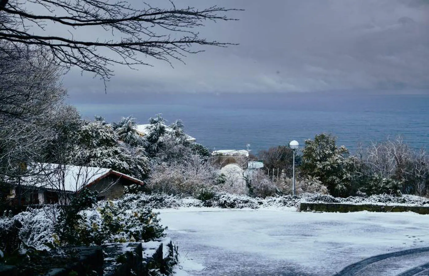 La primera nevada ha dejado estampas únicas en el territorio