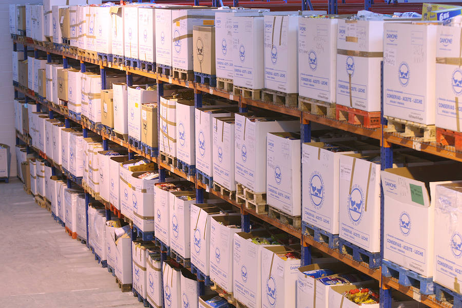 La Gran Recogida del Banco de Alimentos ya está llenando el almacén que tiene la asociación en Oiartzun.