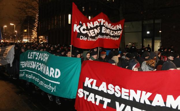 Varias protestas contra la AfD antes de iniciarse su congreso.