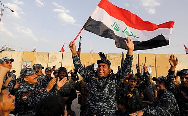 El Ejército iraquí celebra el triunfo.