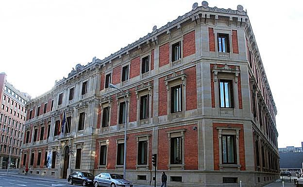 Exterior del Parlamento de Navarra.