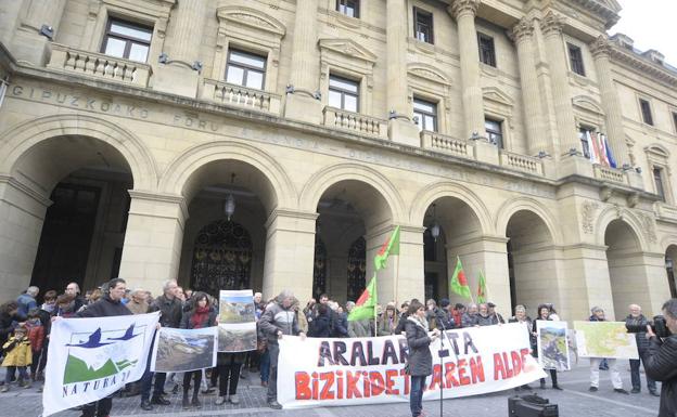 Grupos ecologístas piden a la Diputación Foral de Gipuzkoa que impida la construcción de pistas en el Parque Natural de Aralar. 