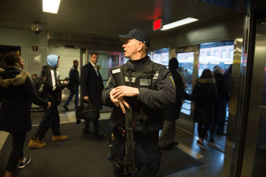 Un hombre, que ha sido detenido, habría intentado acceder al metro en la zona de Times Square con un artefacto.