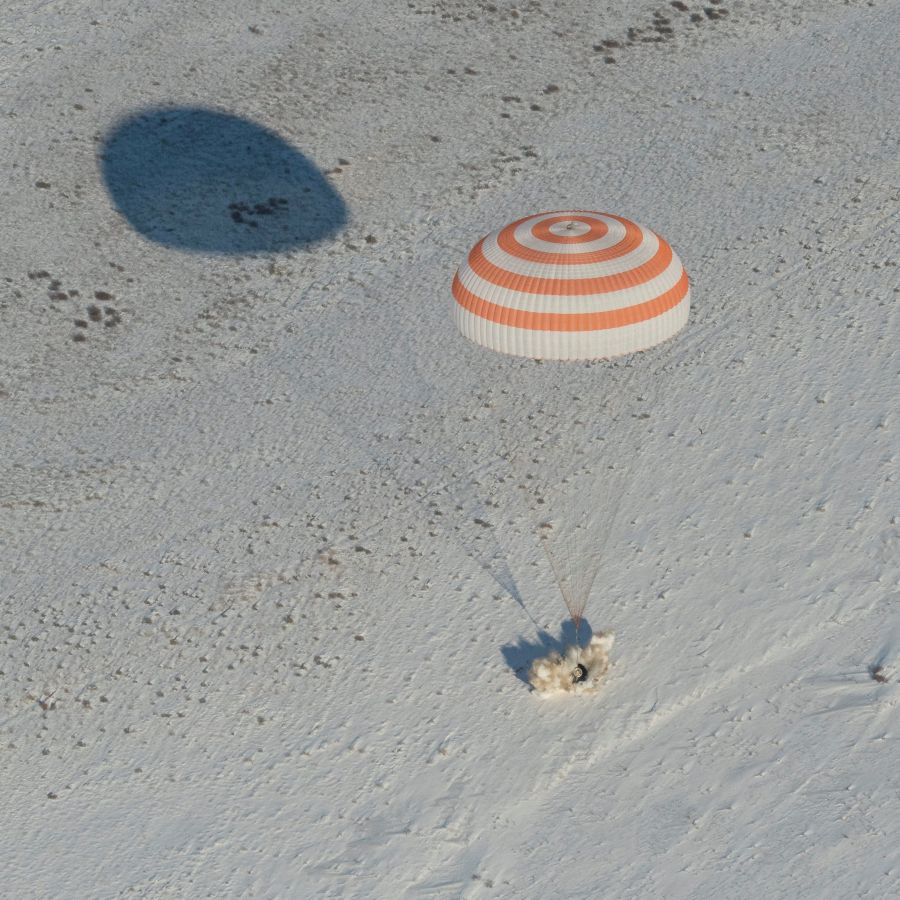 La nave tripulada rusa Soyuz MS-05 ha aterrizado con éxito en la estepa kazaja a la altura de Zhezkazgan (Kazajistán)