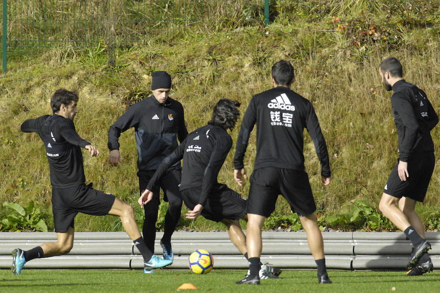 Eusebio ha citado a sus jugadores esta mañana en Zubieta para el último entrenamiento antes del debi de mañana en San Mamés contra el Athletic). 