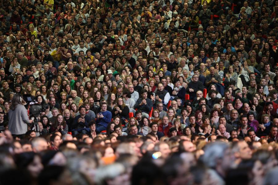 Bertsolari Txapelketa Nagusiko finala ari dira jokatzen Barakaldoko BECen.