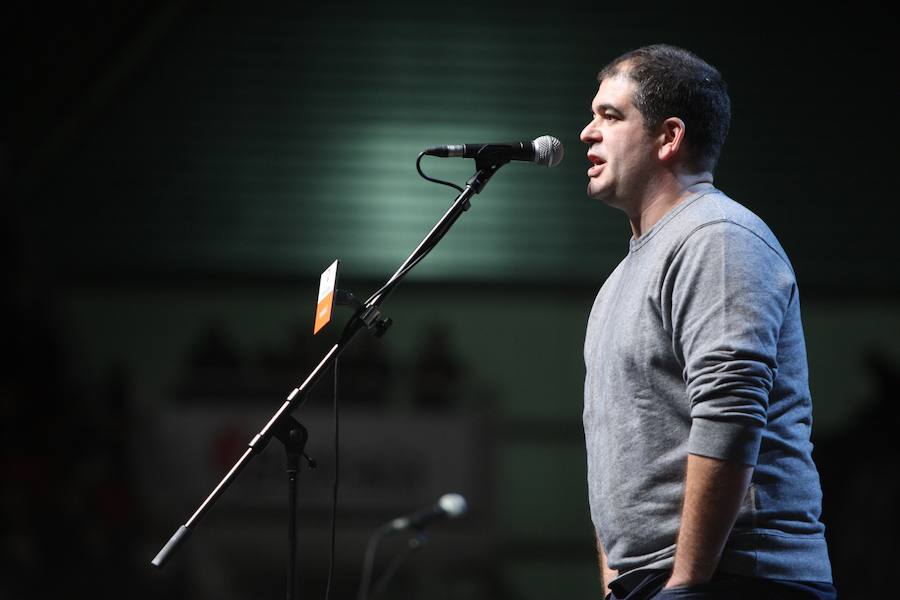 Bertsolari Txapelketa Nagusiko finala ari dira jokatzen Barakaldoko BECen.