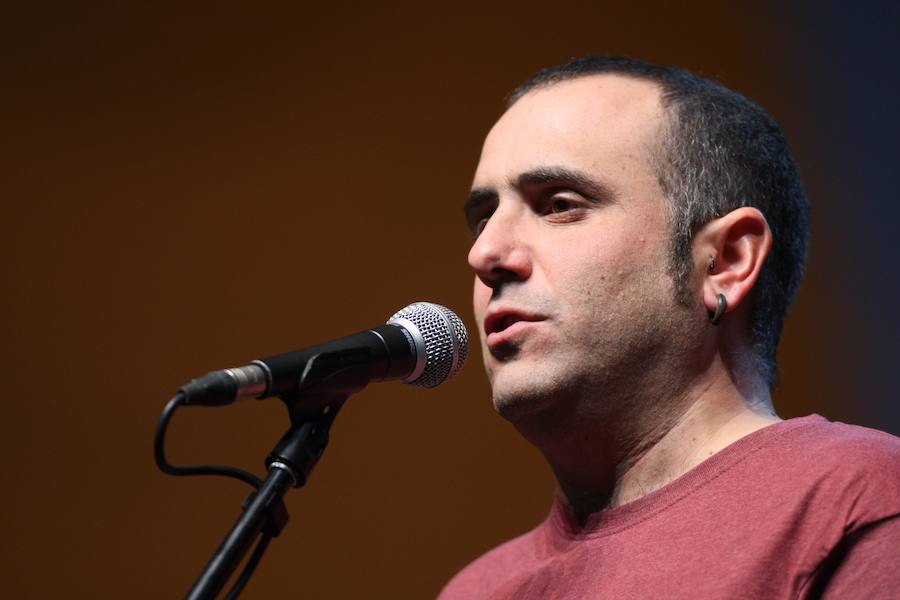 Bertsolari Txapelketa Nagusiko finala ari dira jokatzen Barakaldoko BECen.