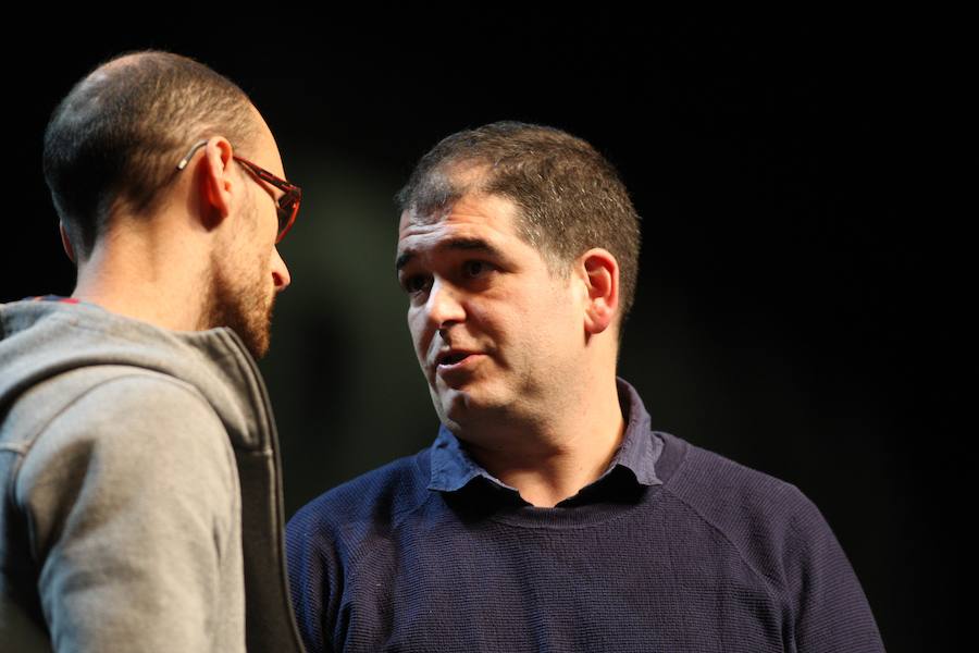 Bertsolari Txapelketa Nagusiko finala ari dira jokatzen Barakaldoko BECen.