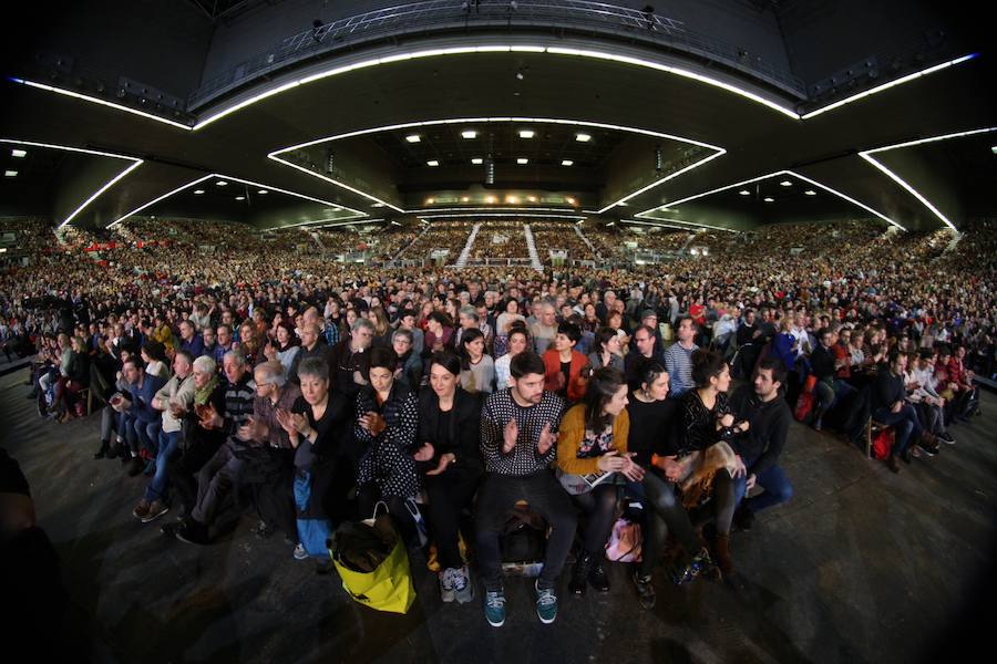 Bertsolari Txapelketa Nagusiko finala ari dira jokatzen Barakaldoko BECen.