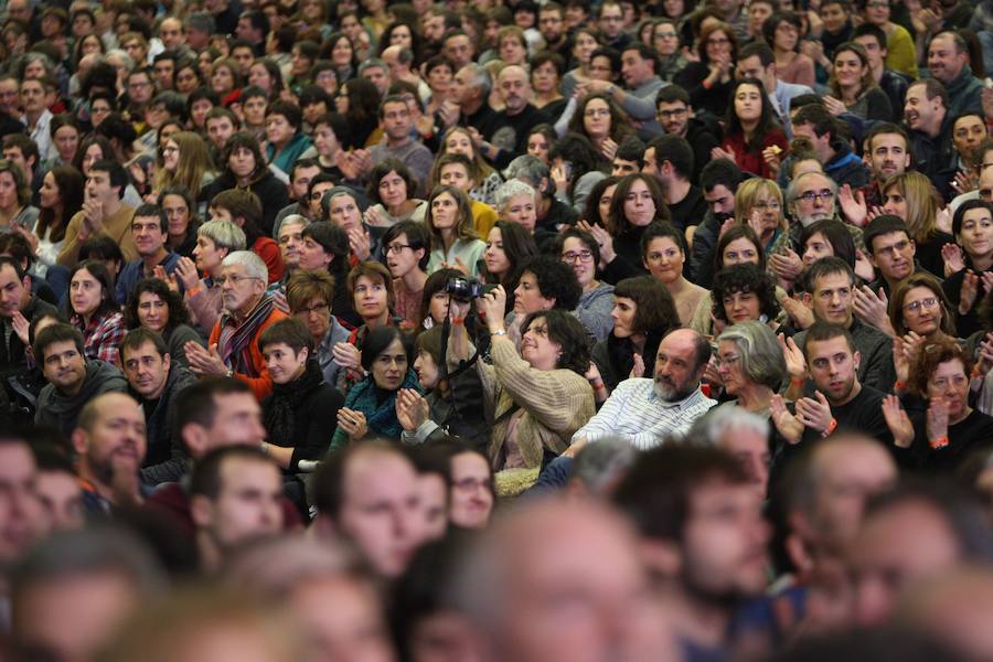 Bertsolari Txapelketa Nagusiko finala ari dira jokatzen Barakaldoko BECen.