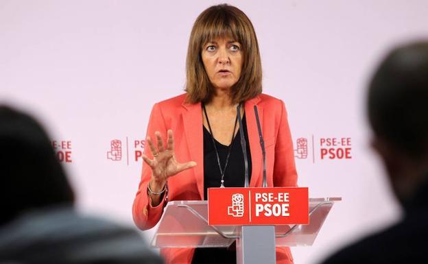 La secretaria general del PSE-EE, Idoia Mendia, en una rueda de prensa.