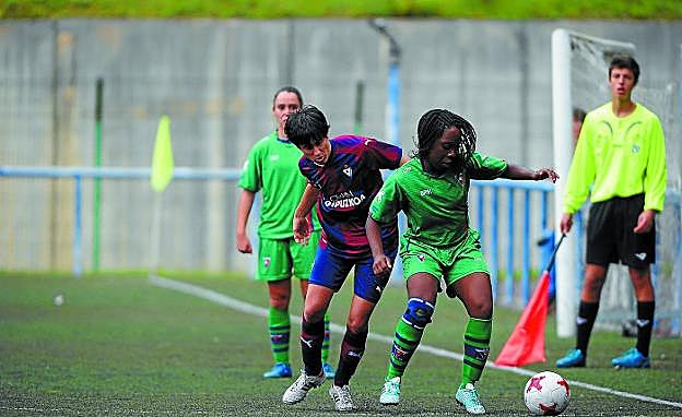 Los campos de hierba artificial superior e inferior de Unbe van a ser renovados para el próximo verano del 2018.
