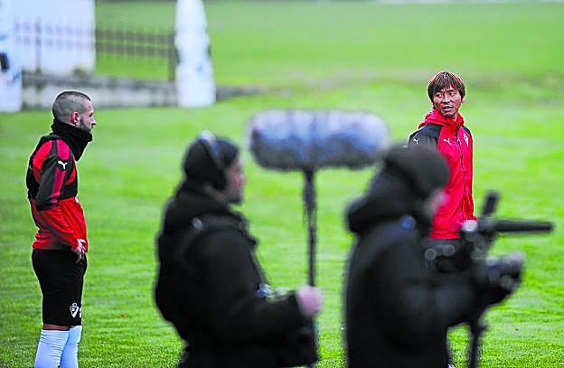 Inui, a la derecha de la fotografía, en Atxabalpe. 