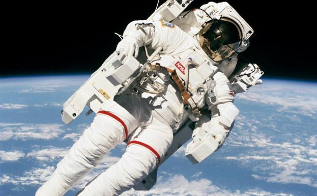 Bruce McCandless, durante un paseo espacial que ya es historia.