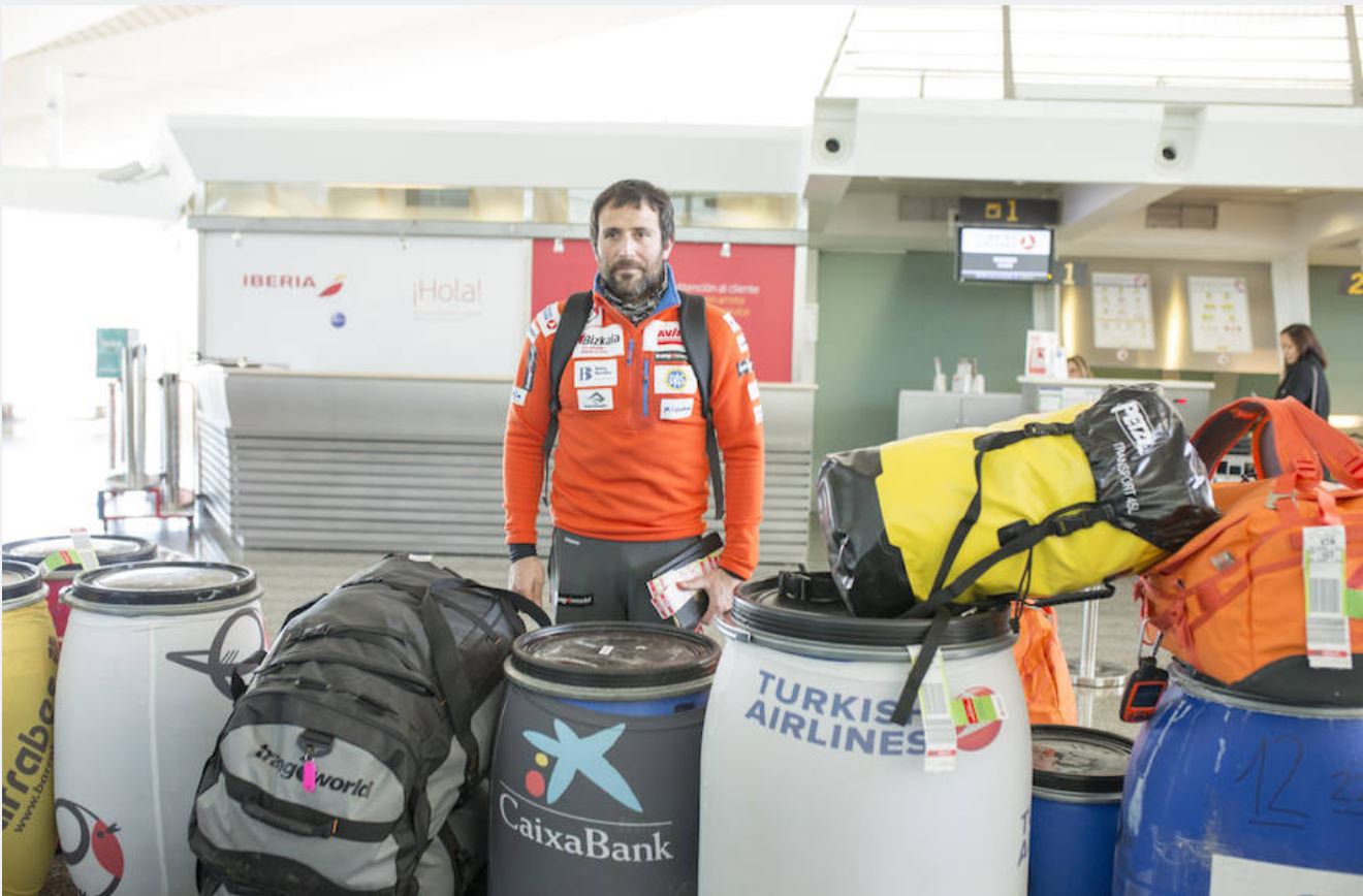 Alex Txikon ya está en Nepal