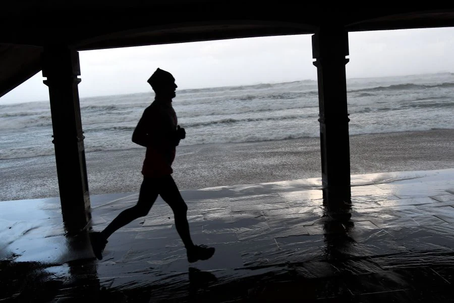 El viento, la lluvia y las olas son las protagonistas de esta jornada