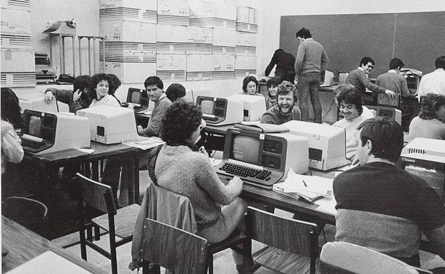 Estudiantes de la Facultad de Informática de la UPV/EHU a principios de los 80