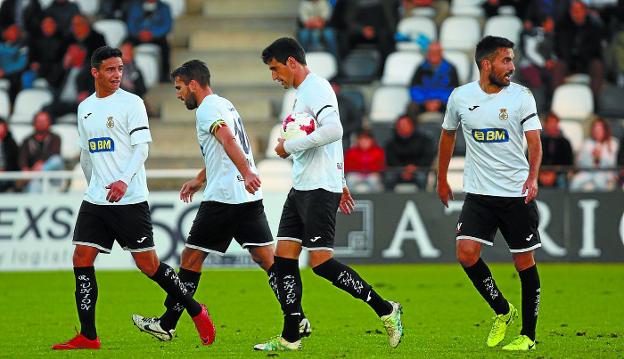 Los jugadores del conjunto irundarra han tenido más lágrimas que risas en el final del 2017. 