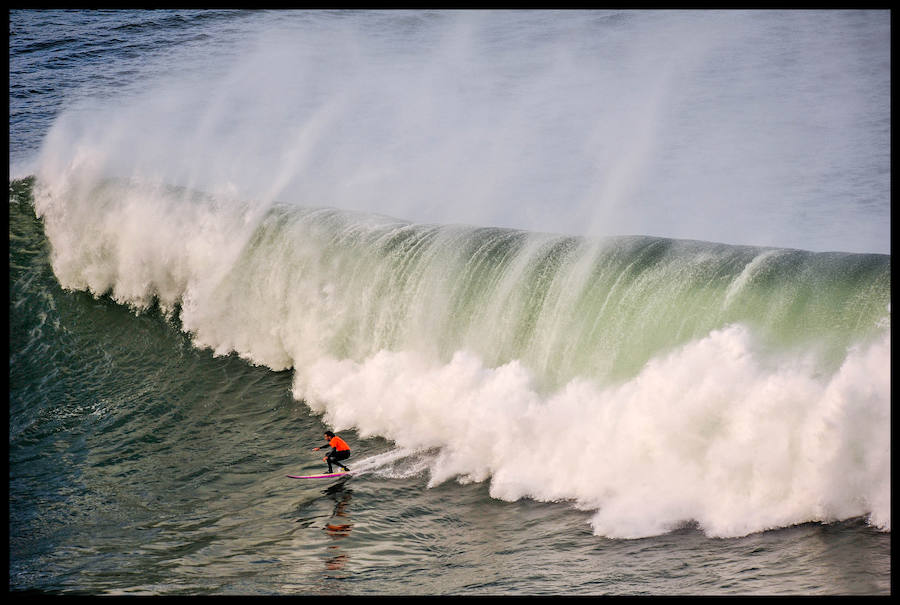 El estadounidense Nic Lamb ha sido el ganador de la duodécima edición del XII Punta Galea Challenge, campeonato internacional de surf sobre olas grandes disputado este sábado en aguas del Abra de Getxo, que ha contado con la participación de 24 surfistas y olas de hasta seis metros de altura.