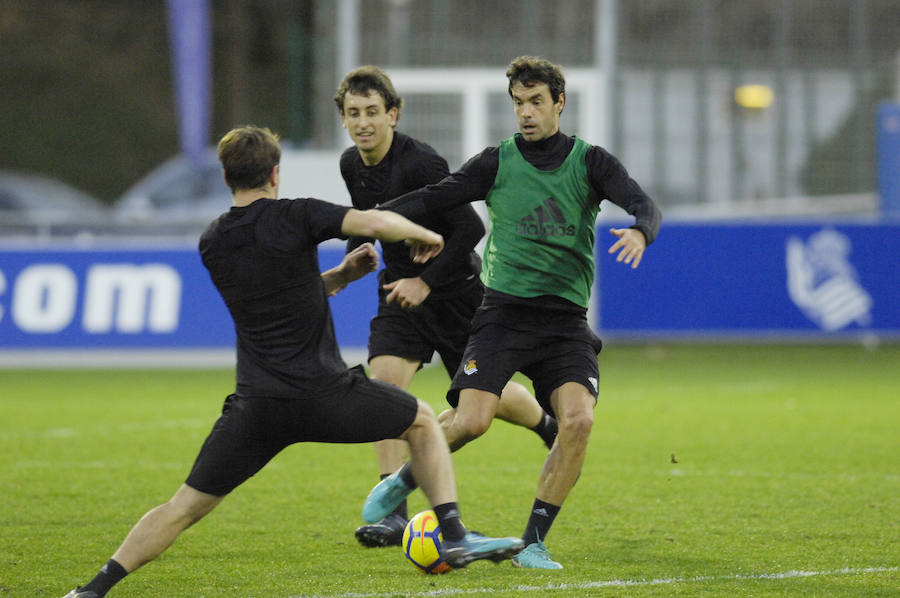 La plantilla de la Real Sociedad, se ha ejercitado este sábado por la tarde en Zubieta con las ausencias de Januzaj y De la Bella.