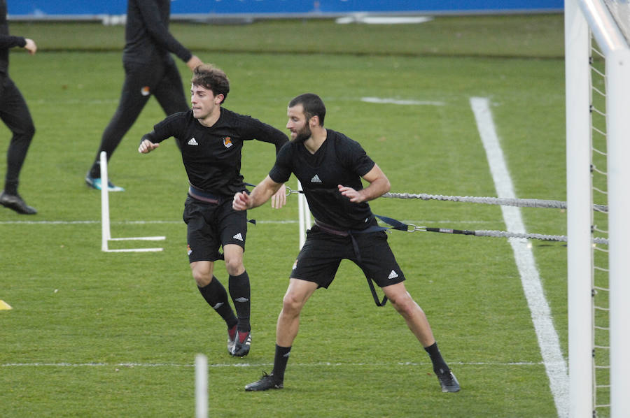 La plantilla de la Real Sociedad, se ha ejercitado este sábado por la tarde en Zubieta con las ausencias de Januzaj y De la Bella.