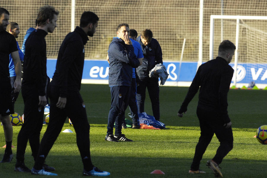 La plantilla de la Real Sociedad, se ha ejercitado este sábado por la tarde en Zubieta con las ausencias de Januzaj y De la Bella.
