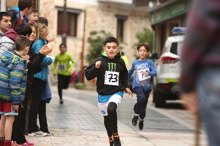 Los más pequeños se han sumado a esta sana tradición de terminar el año con una carrerita. 
