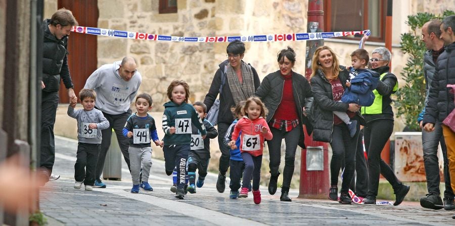 Los más pequeños se han sumado a esta sana tradición de terminar el año con una carrerita. 