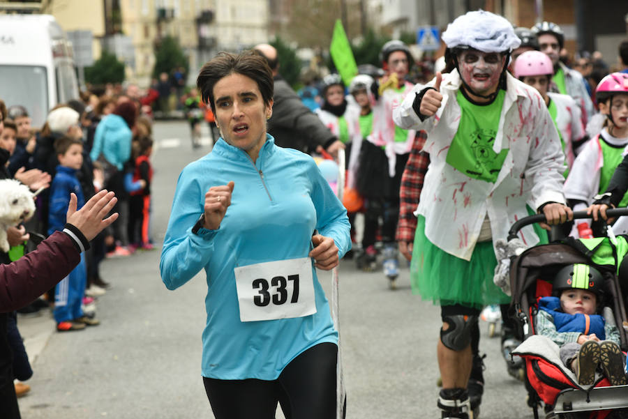 Cientos de personas de todas las edades han tomado parte este domingo de la tradicional carrera de San Silvestre en Andoain.