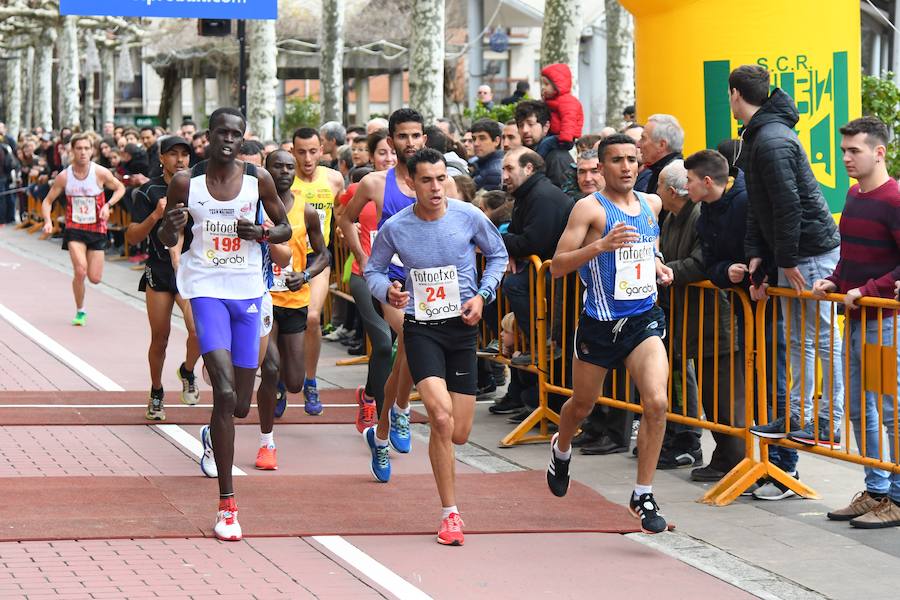 La San Silvestre de Beasain ha sido un año más un éxito tanto en participación como en l.a gente que ha seguido la prueba en directo animando a los corredores.
