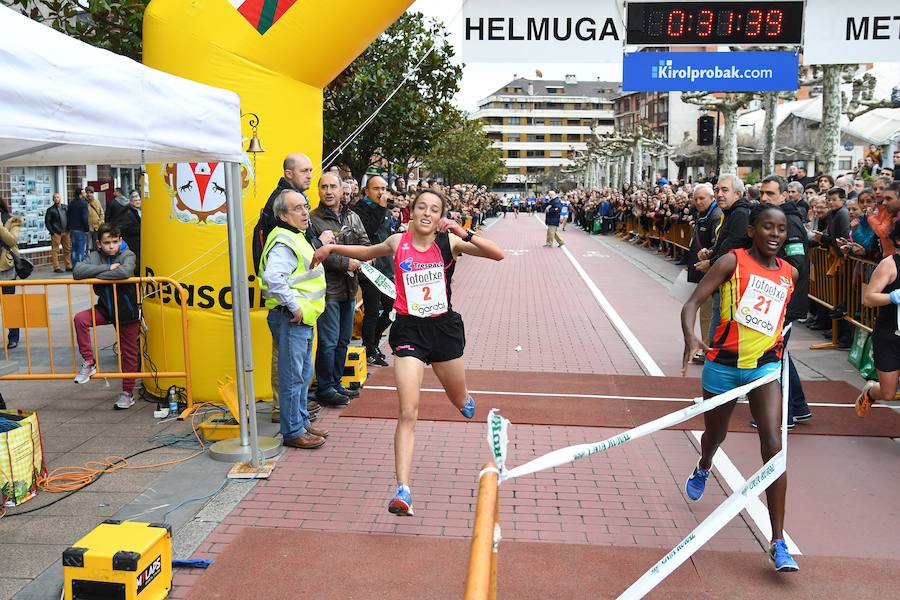 La San Silvestre de Beasain ha sido un año más un éxito tanto en participación como en l.a gente que ha seguido la prueba en directo animando a los corredores.