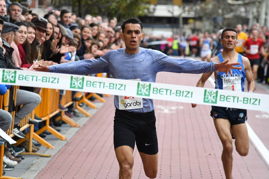 La San Silvestre de Beasain ha sido un año más un éxito tanto en participación como en l.a gente que ha seguido la prueba en directo animando a los corredores.
