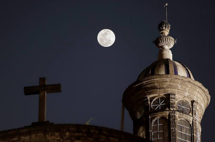 El año 2018 ha empezado con un regalo para los amantes de la astronomía: la llamada superluna, El 3 de diciembre pudimos disfrutar de la superluna de 2017, la más grande y brillante del año. La luna del 2 de enero es la segunda superluna de una serie de tres que la NASA ha llamado Trilogía de superlunas. La tercera de ellas será el 31 de enero. Además, este año podremos ver otra, el próximo 22 de diciembre.