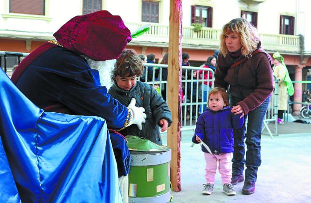 Bizar Zuri. Atenderá uno a uno a todos los pequeños que acudan con sus cartas para los Reyes.
