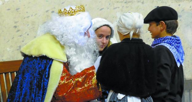 Ilusión en los niños ante los Reyes Magos. 