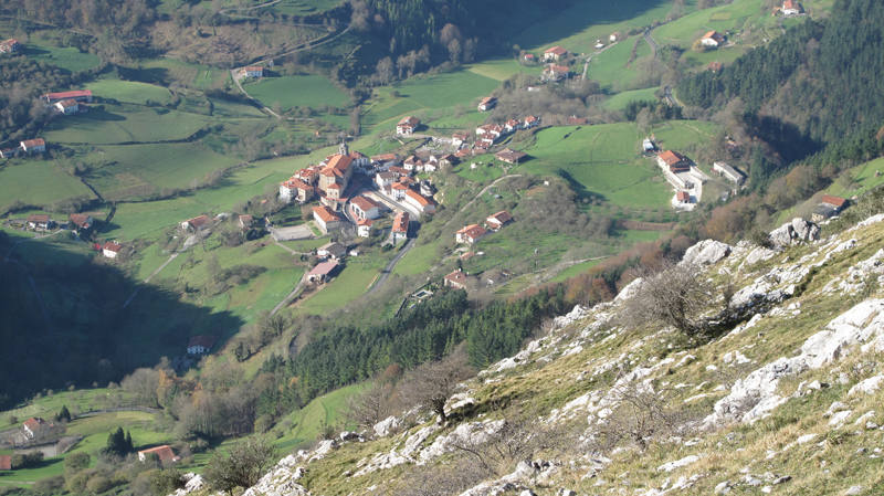 Muy cerca del centro geográfico de Gipuzkoa, en el valle de Salubita, el paso del tiempo y el vertiginoso descenso del río Igaran han esculpido la tierra a su antojo