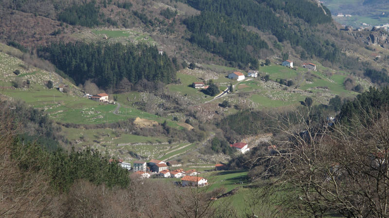 Muy cerca del centro geográfico de Gipuzkoa, en el valle de Salubita, el paso del tiempo y el vertiginoso descenso del río Igaran han esculpido la tierra a su antojo