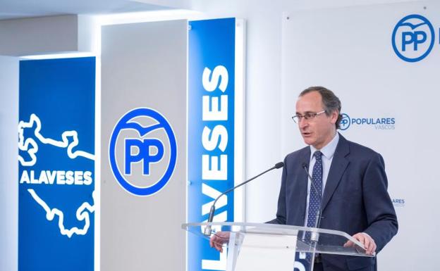 El Presidente del Partido Popular en el País Vasco, Alfonso Alonso, durante su comparencencia tras la reunión ordinaria de la ejecutiva del partido en Euskadi.