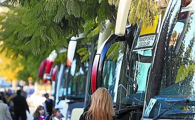 Euskotren critica a la AVC por el «daño gratuito» en el cártel de los autobuses