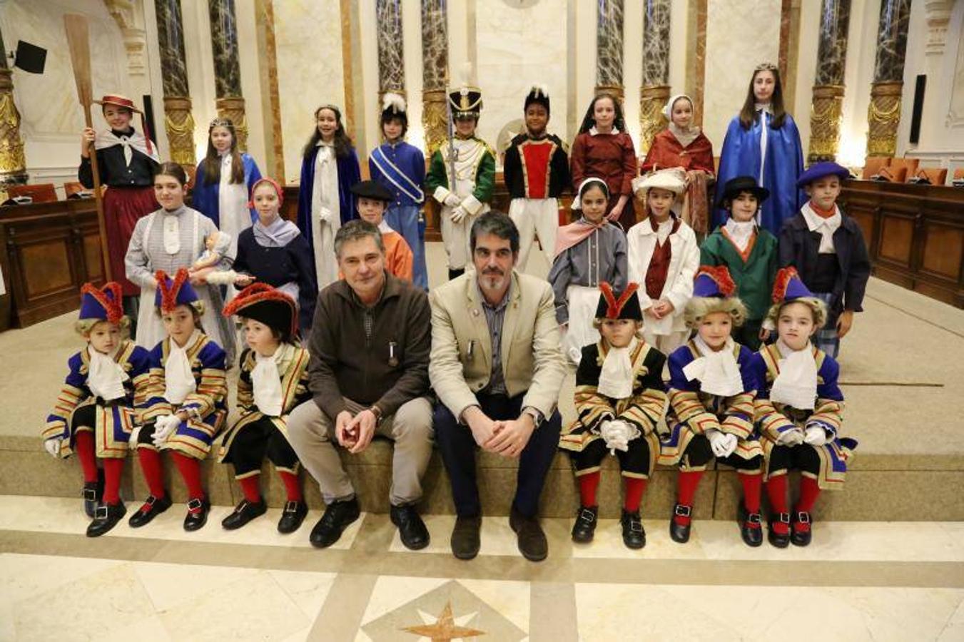 Este viernes se ha celebrado la preentación de la Tamborrada Infantil, con la figura de la 'Alcaldesa' como novedad. 