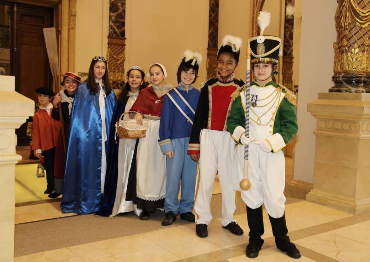 Este viernes se ha celebrado la preentación de la Tamborrada Infantil, con la figura de la 'Alcaldesa' como novedad. 