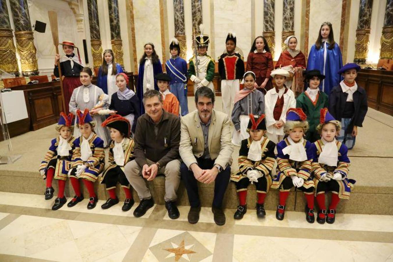 Este viernes se ha celebrado la preentación de la Tamborrada Infantil, con la figura de la 'Alcaldesa' como novedad. 