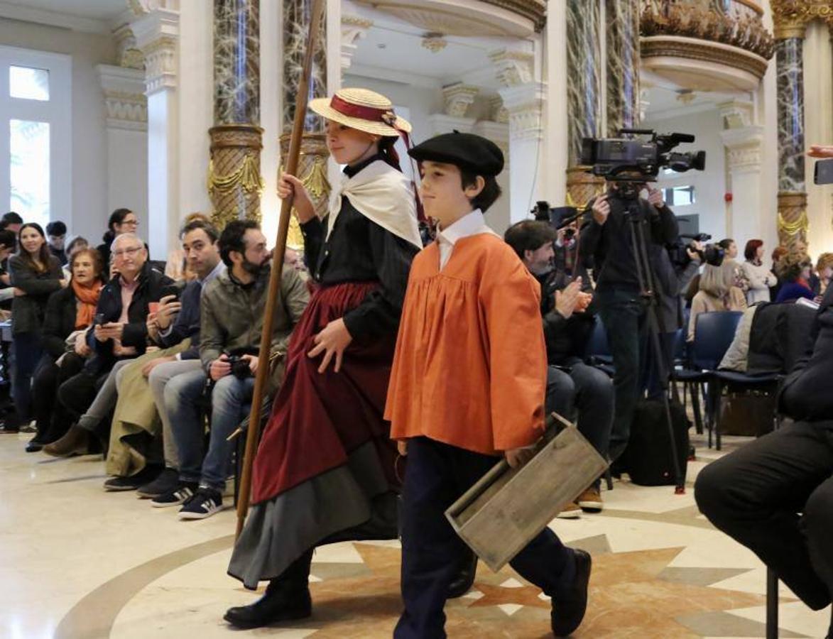Este viernes se ha celebrado la preentación de la Tamborrada Infantil, con la figura de la 'Alcaldesa' como novedad. 