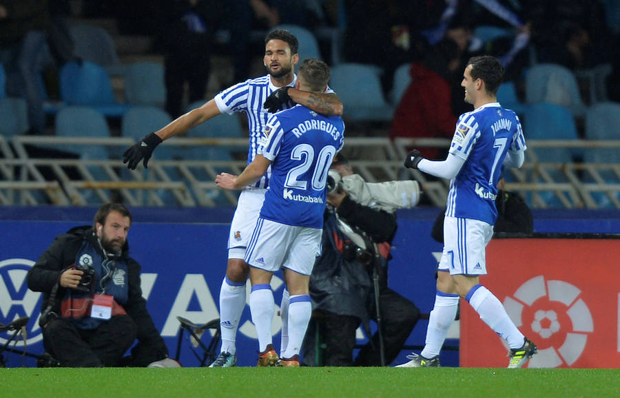 Las mejores imágenes del encuentro entre la Real Sociedad y el F.C. Barcelona en el estadio de Anoeta