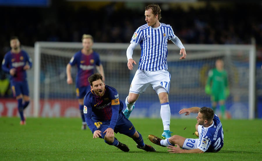 Las mejores imágenes del encuentro entre la Real Sociedad y el F.C. Barcelona en el estadio de Anoeta