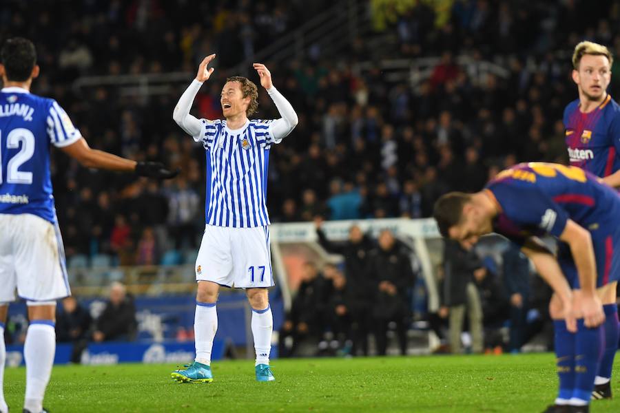 Las mejores imágenes del encuentro entre la Real Sociedad y el F.C. Barcelona en el estadio de Anoeta